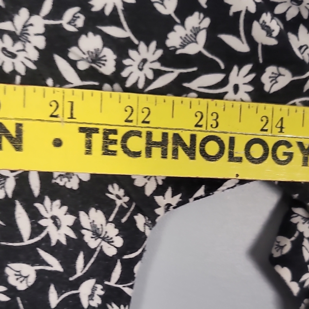 Old Navy Relaxed Black and White 3/4 Sleeve Dress - Picture 6 of 7